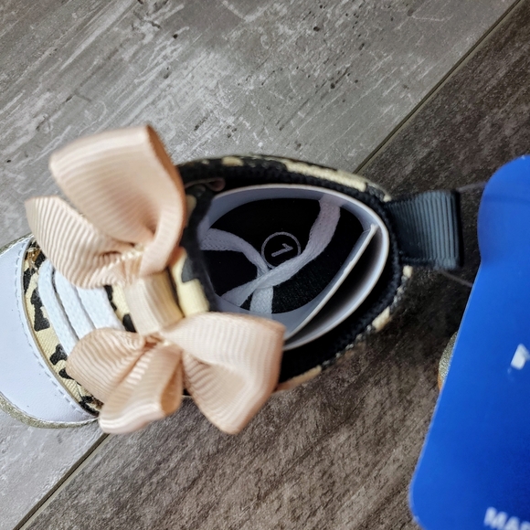 NWT Valen Sina Baby Girl Size 1 Walking Shoes Casual Soft Sneakers with Bows - Picture 13 of 16